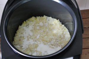 Приготовление картофельной запеканки в мультиварке