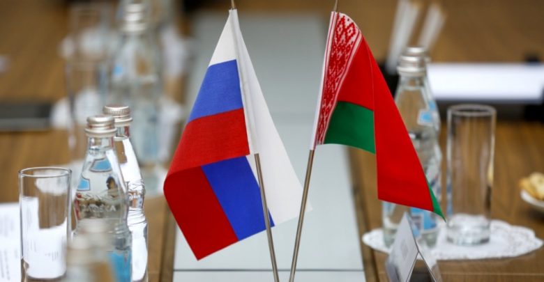 флаги Беларуси и России