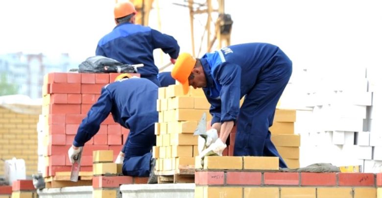 С 1 января в Беларуси вырастут зарплаты строителей 1