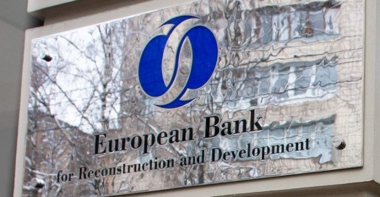 Хромированная табличка Европейского банка реконструкции и развития на английском языке
