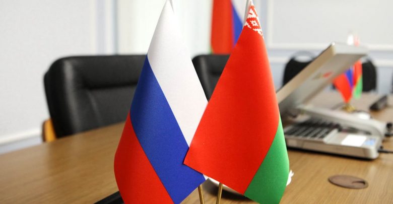 флаги Беларуси и России