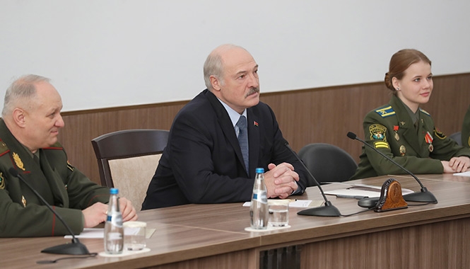 Лукашенко в Военной академии