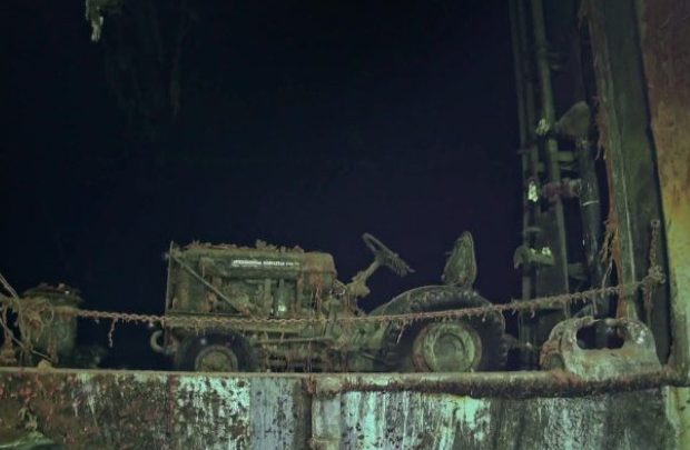Фото тягача с палубы затонувшего авианосца Хорнет