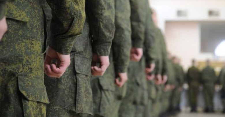 Руки слодат в ширинге