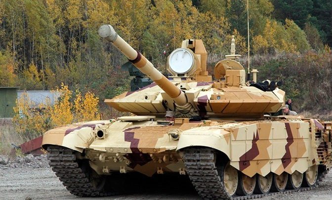Танк Т-90М "прорыв" стоит на испытательном полигоне