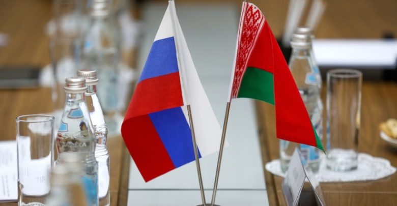 флаги Беларуси и России