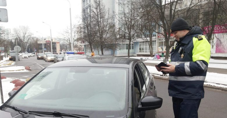 ДПС проеряет документы
