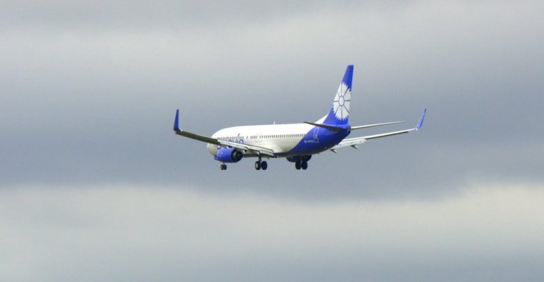 самолёт "Белавиа" в небе