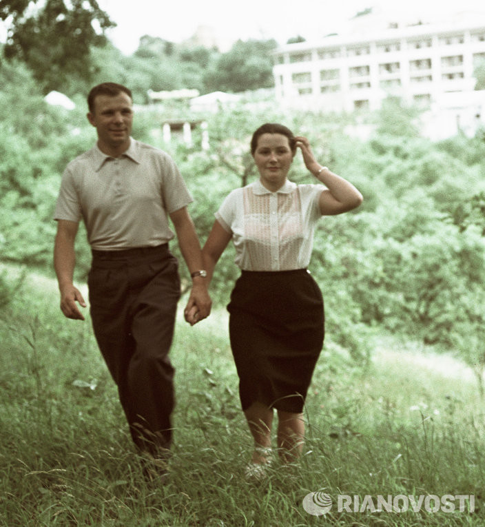 Юрий Гагарин со своей женой