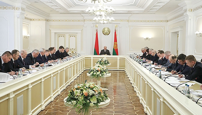Наиболее актуальные вопросы социально-экономического развития регионов страны были вынесены на совещание у Президента Александра Лукашенко, состоявшееся 2 апреля
