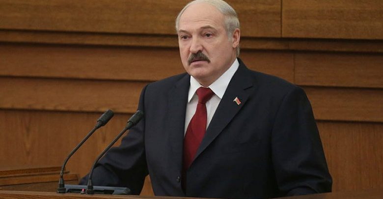Президент Беларуси Александр Лукашенко выступает перед парламентом