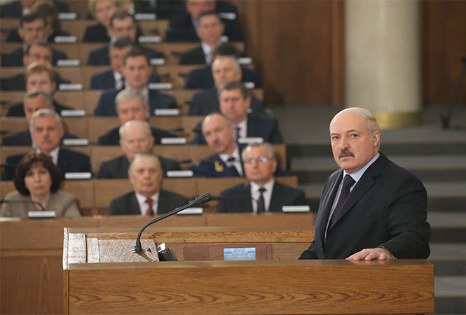 Лукашенко: деятельность НАТО и США у белорусских границ требует укрепления боевой мощи