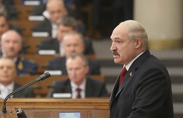 Александр Лукашенко выступает в прламенте Беларуси