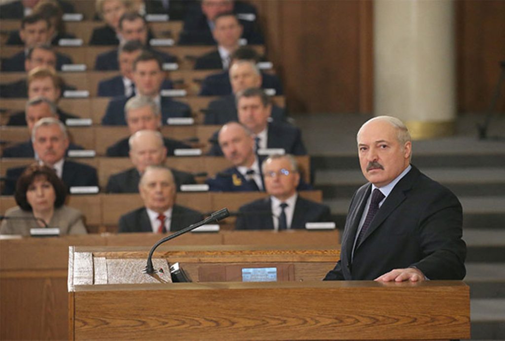 Лукашенко поручил повысить пенсии