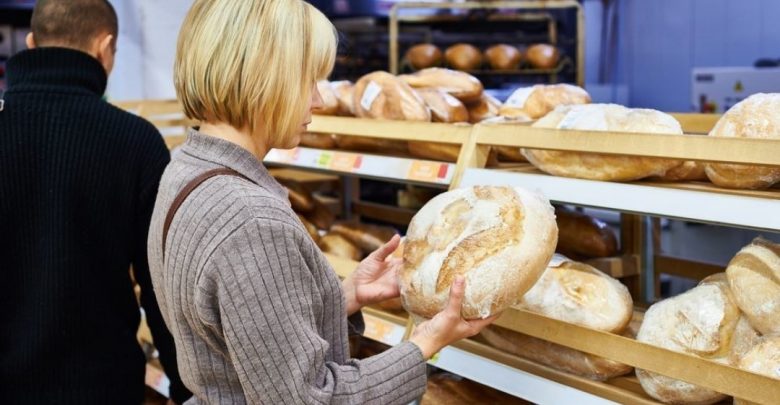 покупать хлеб в магазине