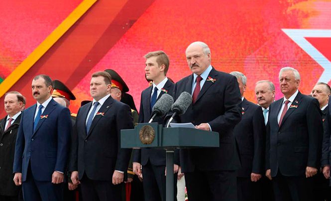 Лукашенко на параде в честь Дня Победы