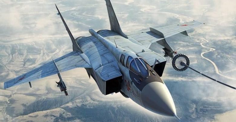 МиГ-31 совершает дозаправку в воздухе