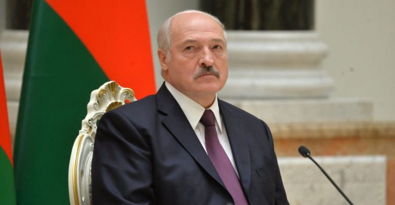 Президент беларуси Александр Лукашенко на рабочем месте