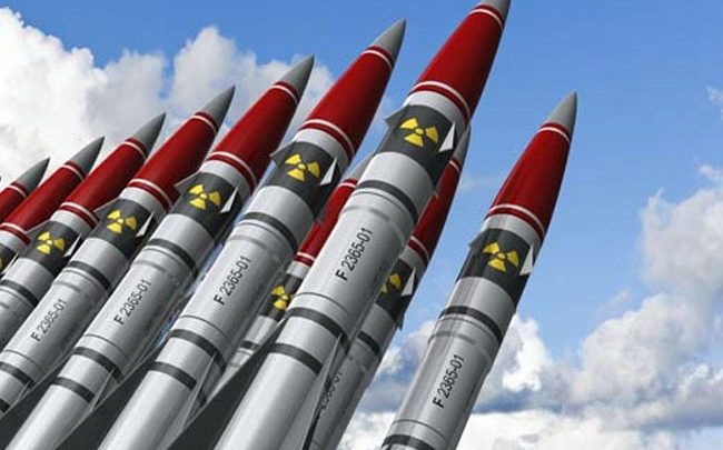 Множество ракет я ядерными боеголовками