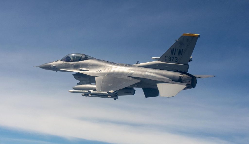 Появилось видео падения истребителя F-16 в США