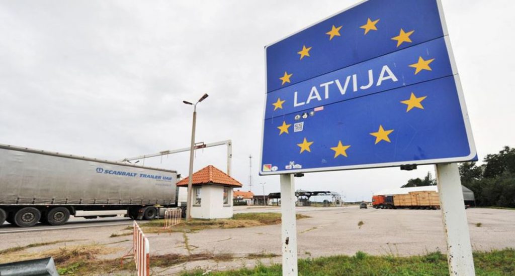 Очереди на границе: выезда из Беларуси в ЕС ждёт почти 1000 грузовиков
