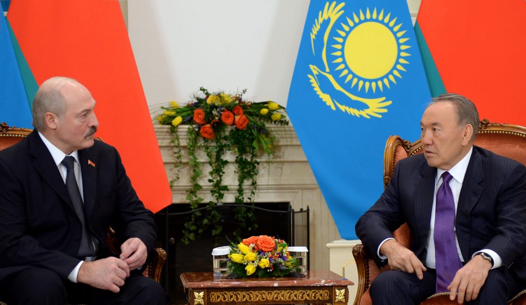 Лукашенко предложил Назарбаеву заняться ревизией ЕАЭС