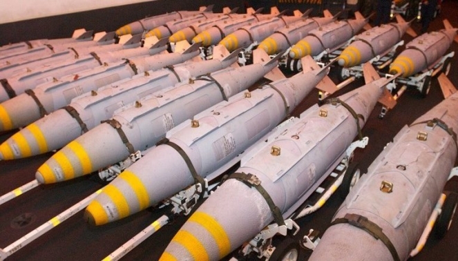 Ядерные боеприпасы сложенные рядами