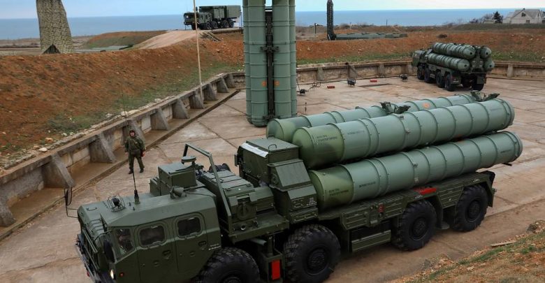 Система С-400 Триумф на полигоне в разложенном состоянии