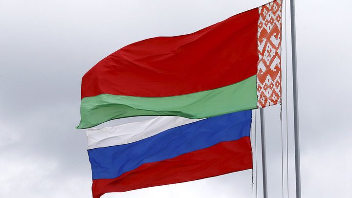 Флаги Беларуси и России