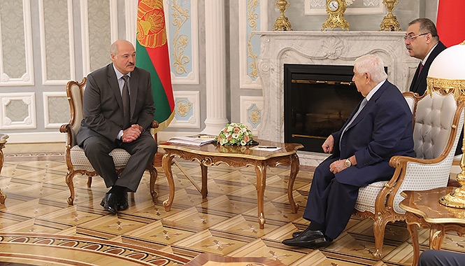 Александр Лукашенко на переговорах с сирийским представителем