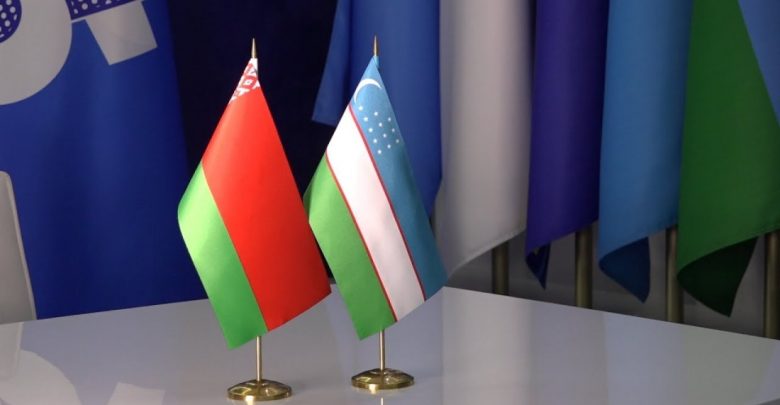 флаги Беларуси и Узбекистана