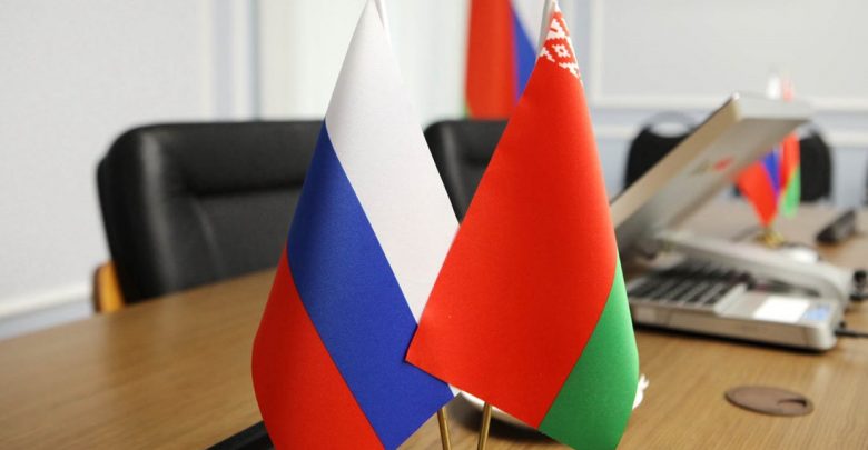 флаги Беларуси и России