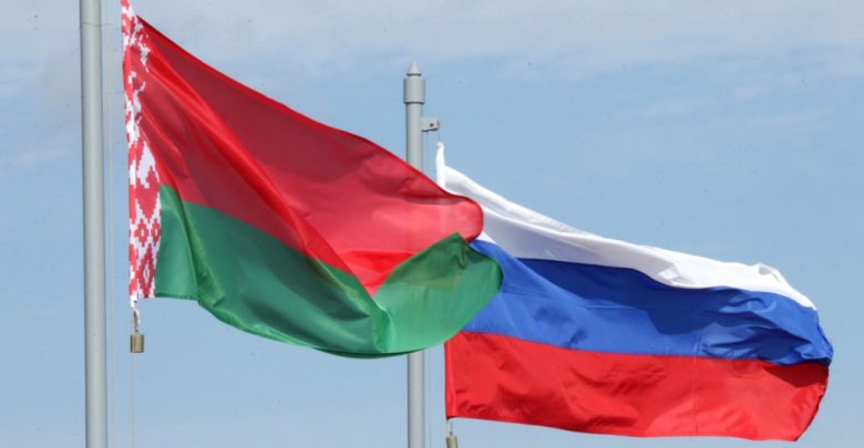флаги Беларуси и России
