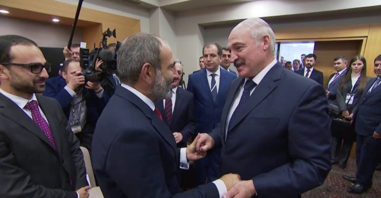 Президент Беларуси Александр Лукашенко и премьер-министр Армении Никол Пашинян
