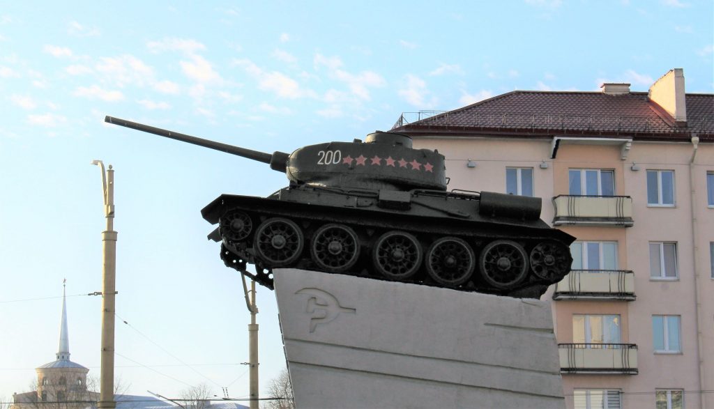 Записку из прошлого обнаружили в танке-памятнике в Гродно