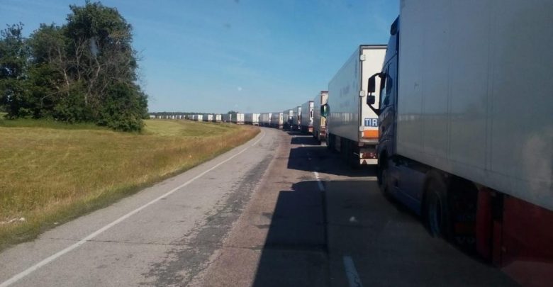 Грузовики на границе