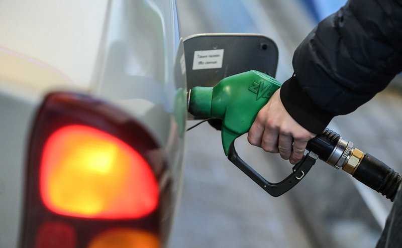 В Беларуси снова дешевеет бензин