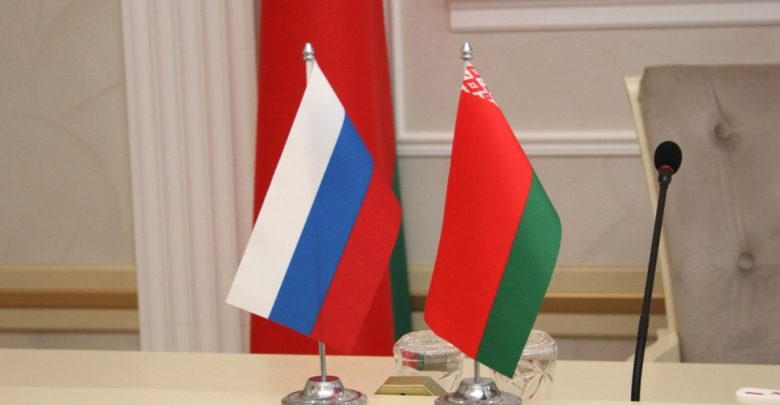 флаги Беларуси и России