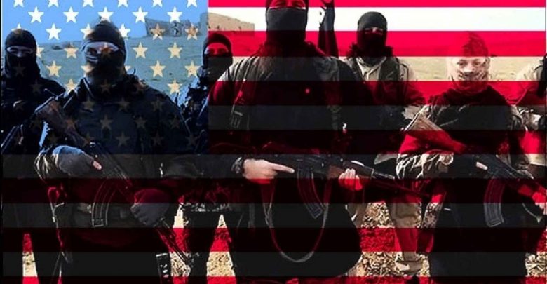 Боевики ИГИЛ на фоне флага США