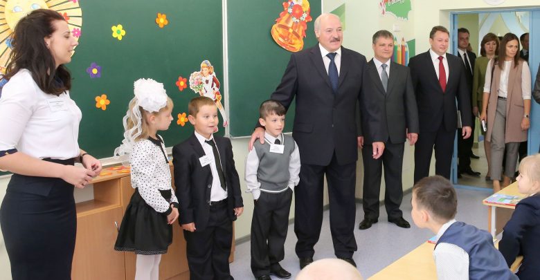 Лукашенко в школе