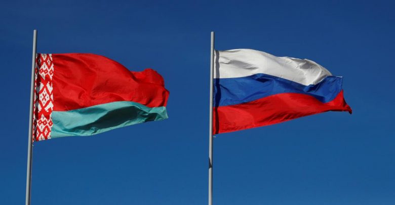 флаги Беларуси и России