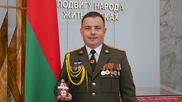 Офицер спасший солдата срочника в печах получил награду