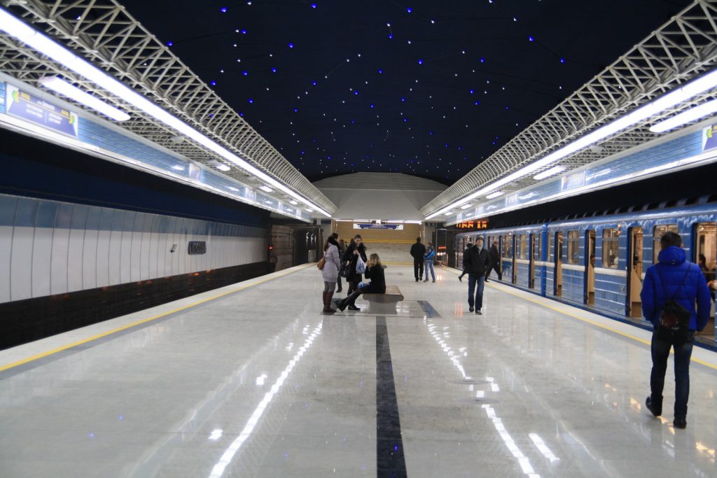 Московская ветка Минского метро остановилась из-за падения человека на рельсы