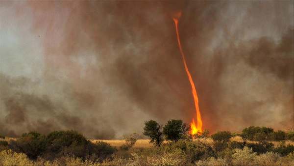 Видеофакт: в Бразилии зафиксировано редкое климатическое явление «Огненный дьявол»