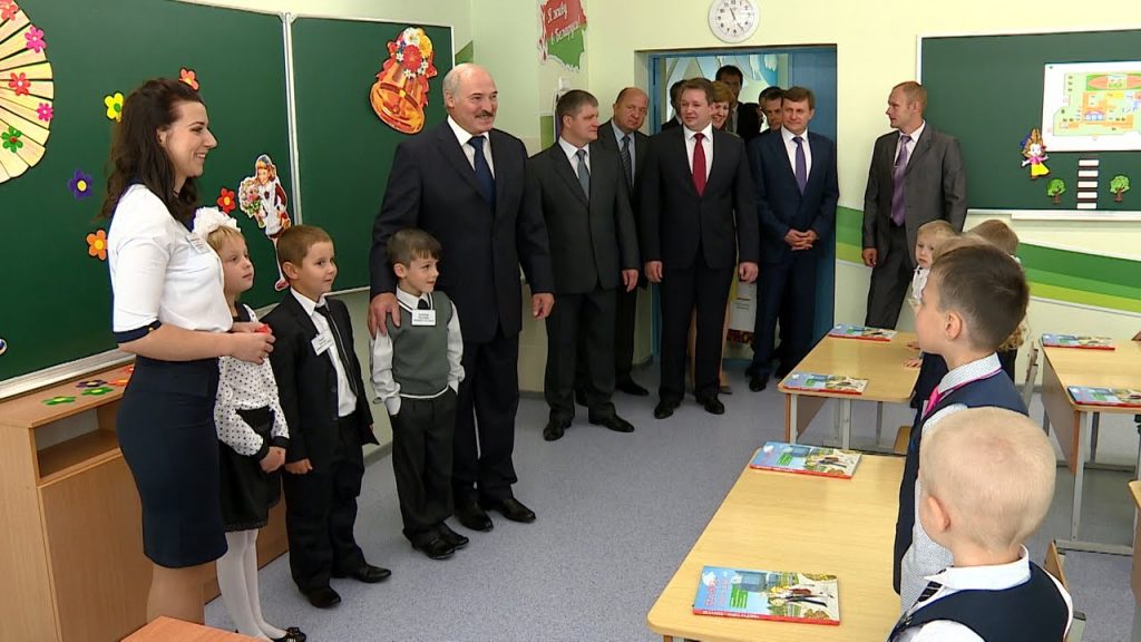 Лукашенко потребовал усилить дисциплину в школах: «на учёбу надо приходить, как в храм»
