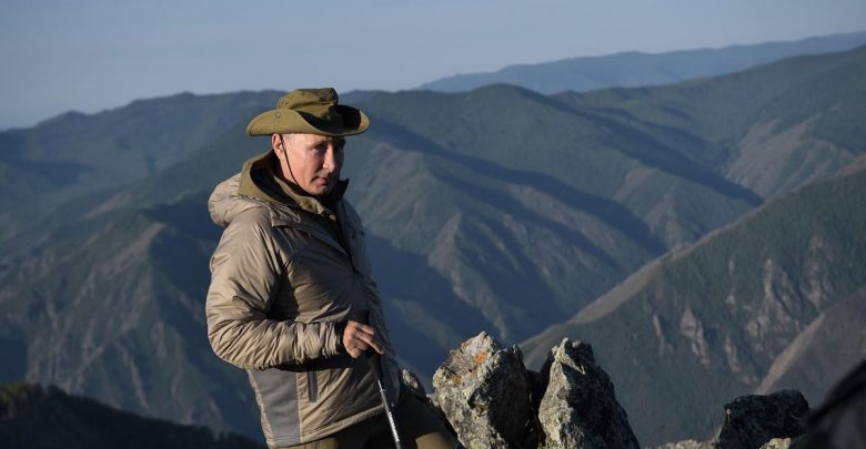 президент России Владимир Путин на природе