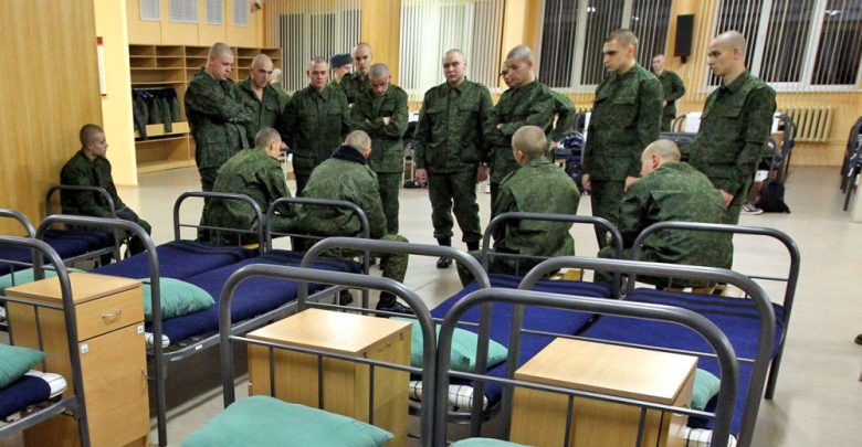 Призывники белорусской армии в казарме