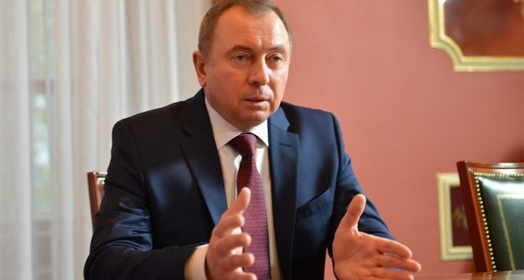 Глава белорусского МИД Макей в кабинете