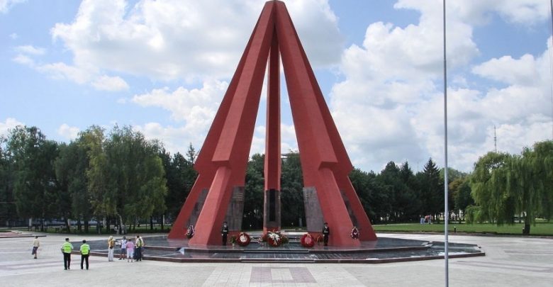 Мемориальный комплекс времен СССР в Молдове