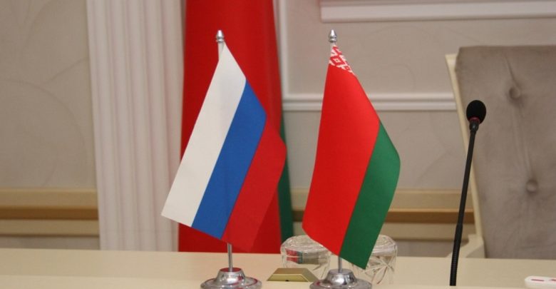 флаги Беларуси и России